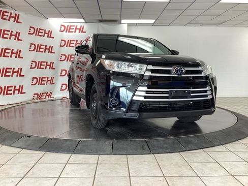 Used 2019 Toyota Highlander LE AWD/4WD image 1
