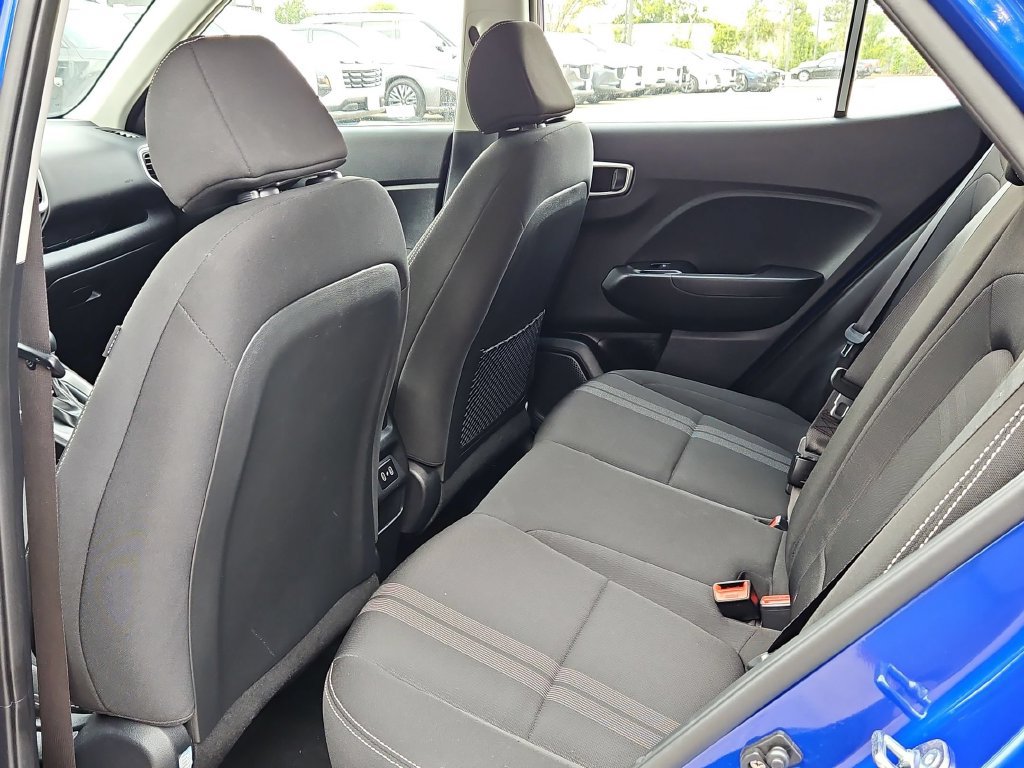 Used 2025 Hyundai Venue SEL FWD image 28