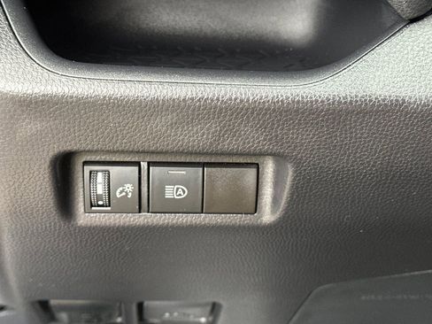 Used 2025 Toyota RAV4 XLE FWD image 35
