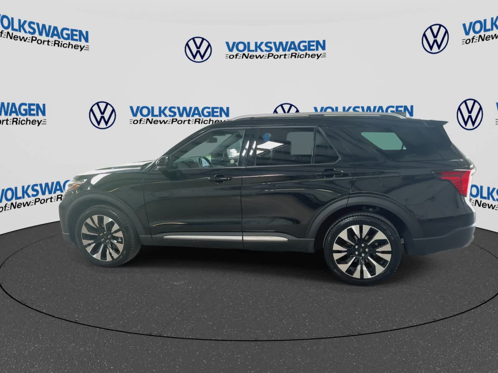 Used 2025 Ford Explorer Platinum w/ LUX Leather Package AWD/4WD image 5