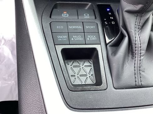 Used 2025 Toyota RAV4 XLE AWD/4WD image 31