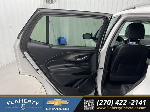 Used 2024 GMC Terrain SLT AWD/4WD image 10