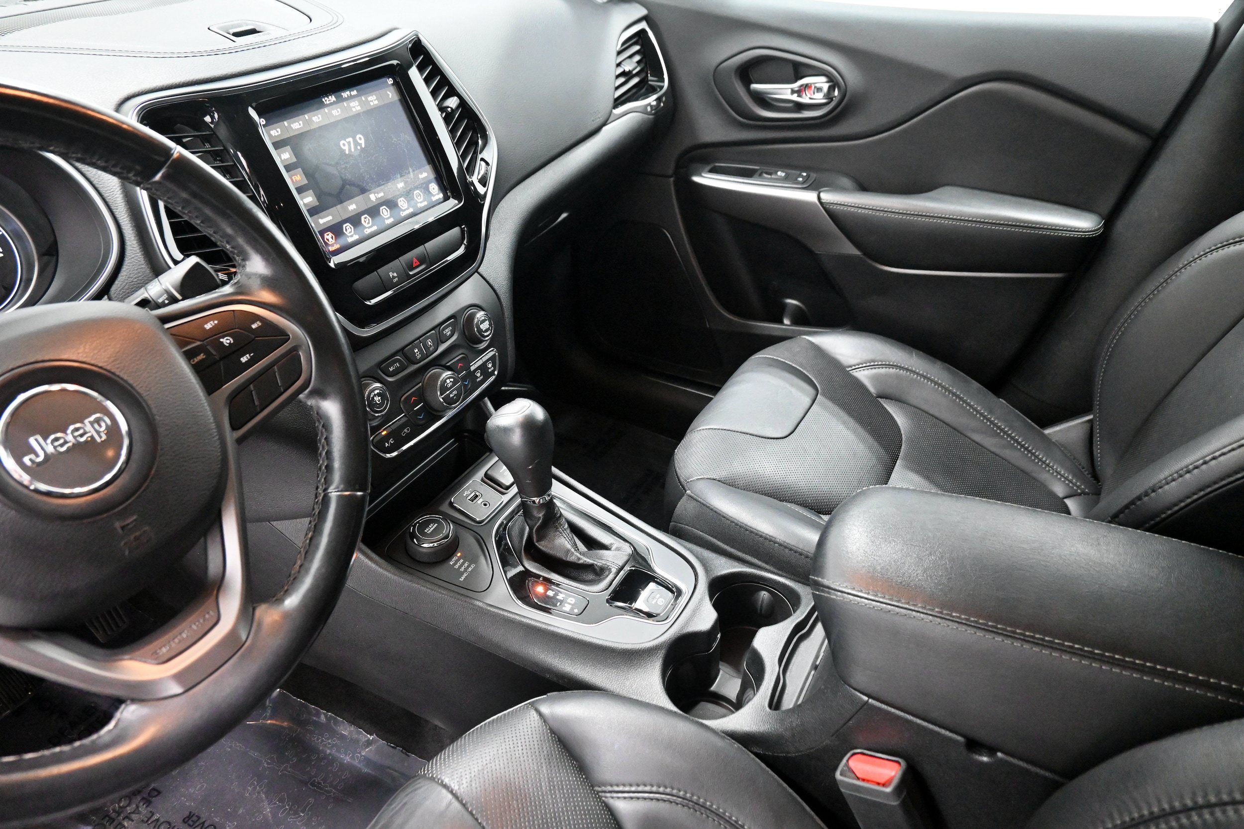 Used 2019 Jeep Cherokee Limited AWD/4WD image 19