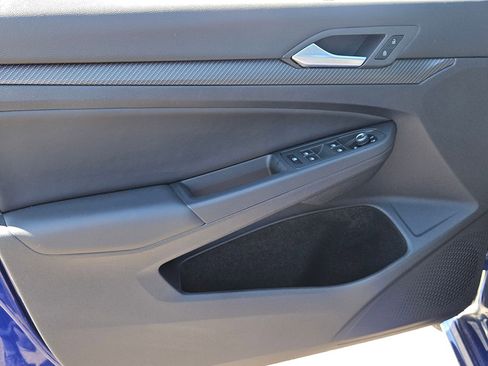 Used 2022 Volkswagen Golf R image 11