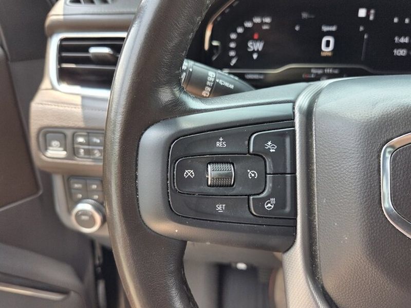 Used 2022 GMC Yukon XL Denali AWD/4WD image 25