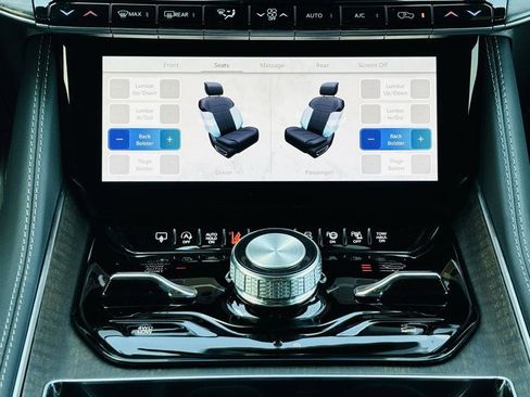 New 2024 Jeep Grand Wagoneer L 4WD w/ Convenience Group III image 30