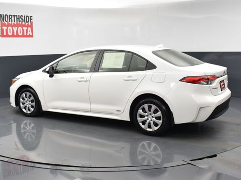 Used 2024 Toyota Corolla LE image 2