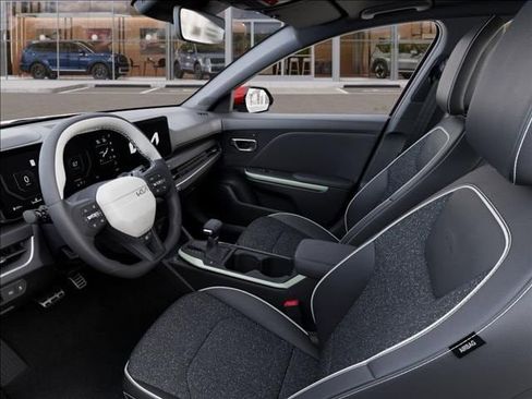 New 2025 Kia K4 GT-Line image 17