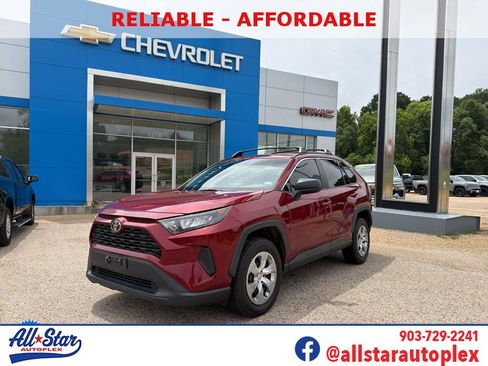 Used 2020 Toyota RAV4 LE FWD image 1