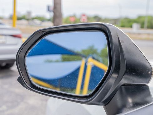 Used 2020 Toyota Camry SE image 34