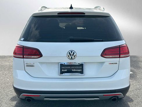 Used 2019 Volkswagen Golf Alltrack SE image 4