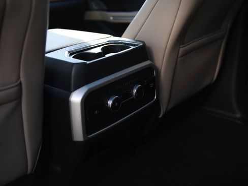 Used 2024 Ford Expedition Limited image 12