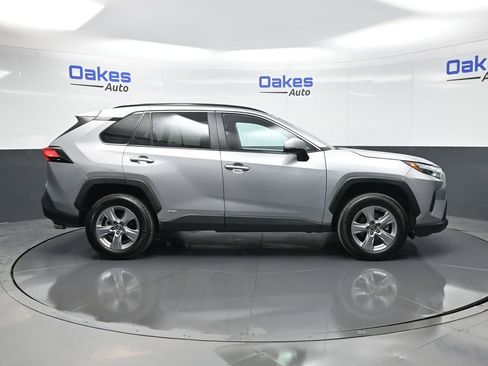 Used 2025 Toyota RAV4 XLE AWD/4WD image 9