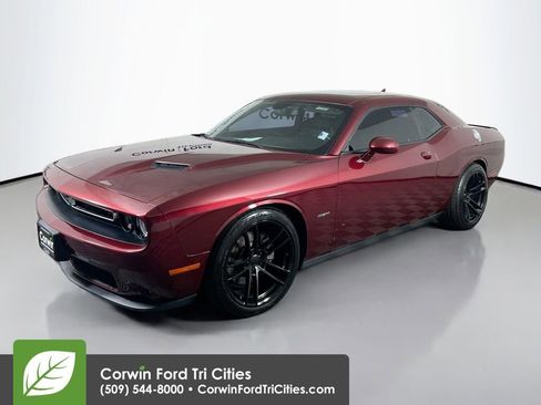 Used 2017 Dodge Challenger R/T w/ Driver Convenience Group image 5