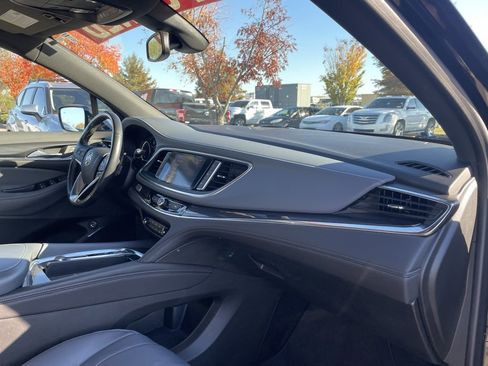 Used 2023 Buick Enclave Essence image 28