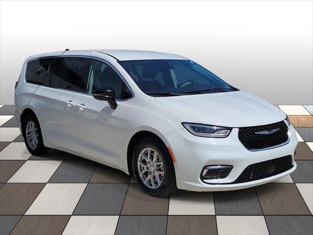 Used 2024 Chrysler Pacifica Touring-L FWD image 3