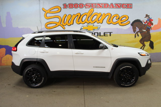 Used 2018 Jeep Cherokee Trailhawk AWD/4WD image 1