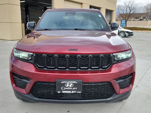 Used 2024 Jeep Grand Cherokee Altitude AWD/4WD image 8