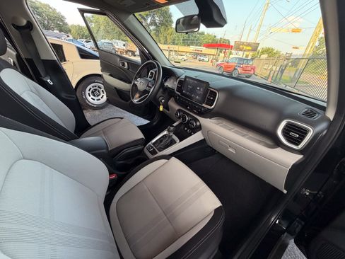 Used 2023 Hyundai Venue SEL w/ Cargo Package FWD image 16