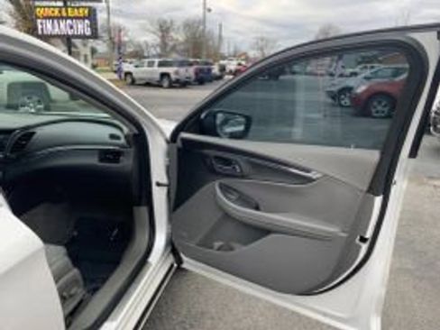 Used 2017 Chevrolet Impala Premier w/ Enhanced Convenience Package image 23