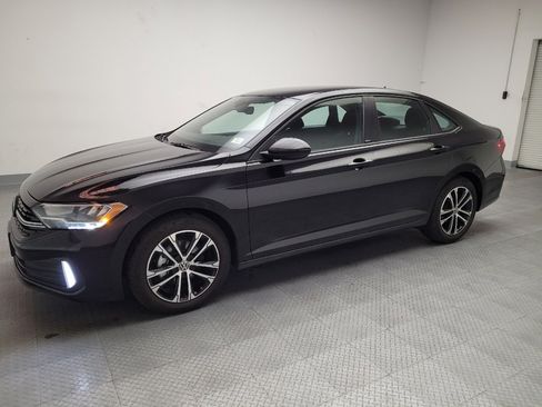 Used 2024 Volkswagen Jetta Sport image 2