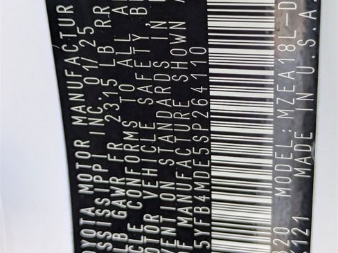 Used 2025 Toyota Corolla LE image 36