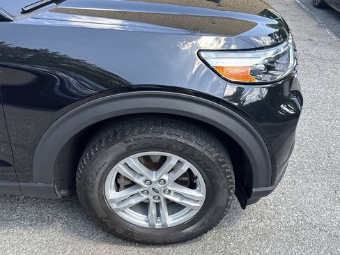 Used 2023 Ford Explorer XLT w/ Equipment Group 202A AWD/4WD image 9
