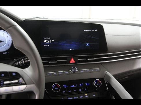 Certified 2023 Hyundai Elantra SEL w/ Convenience Package FWD image 9