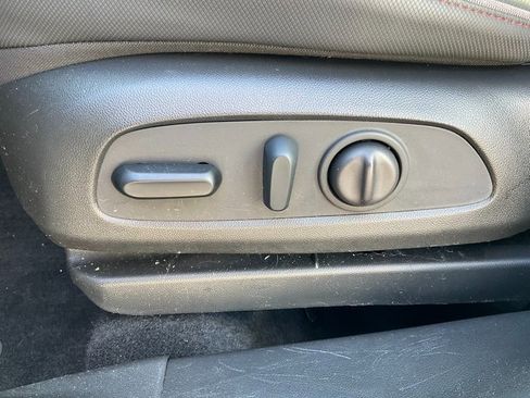 Used 2023 Chevrolet TrailBlazer RS w/ Sun and Liftgate Package image 6