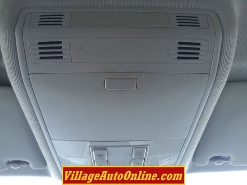 Used 2019 Volkswagen Tiguan S image 42