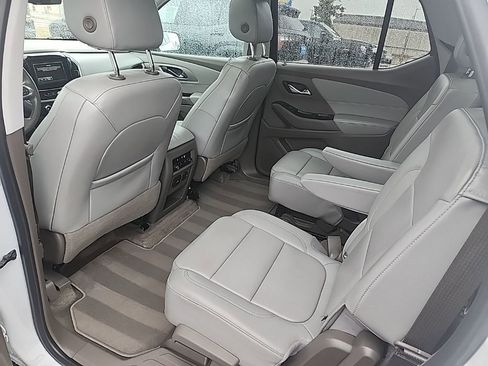 Used 2018 Chevrolet Traverse LT image 11