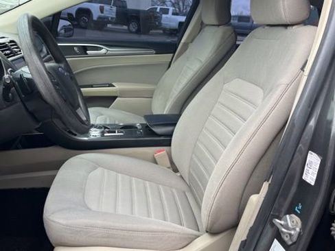 Used 2019 Ford Fusion SE FWD image 32