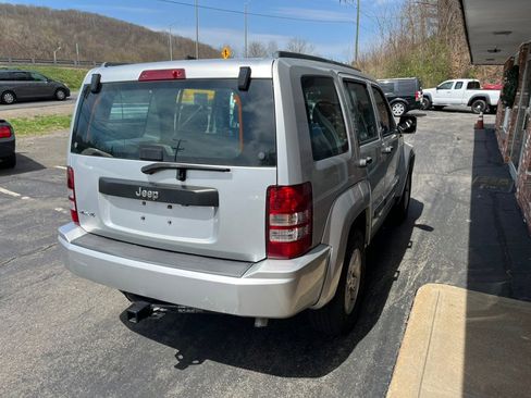 Used 2010 Jeep Liberty Sport AWD/4WD image 5