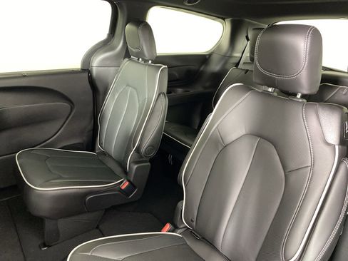 New 2026 Chrysler Pacifica Limited w/ S Appearance Package image 31