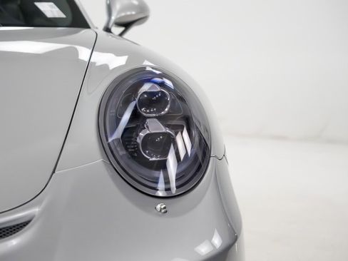 Certified 2018 Porsche 911 GT3 image 5