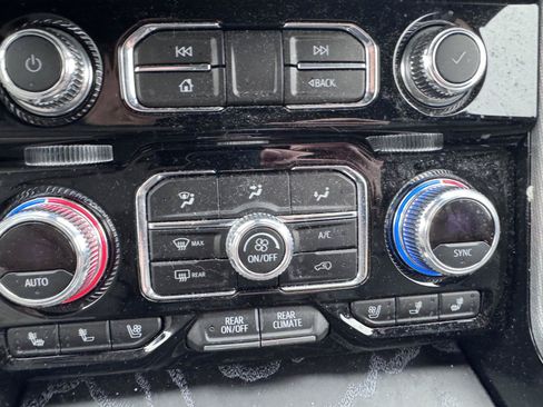 Used 2023 GMC Yukon XL Denali AWD/4WD image 17