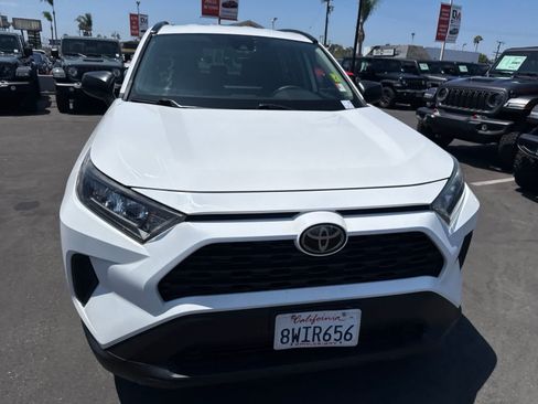 Used 2020 Toyota RAV4 LE FWD image 6