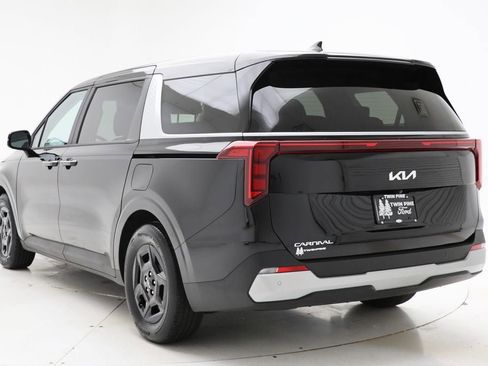 Used 2025 Kia Carnival image 6