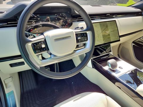 New 2026 Land Rover Range Rover Long Wheelbase SE AWD/4WD image 15