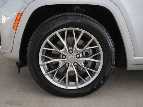 Used 2025 Jeep Grand Cherokee L Summit w/ Advanced Protech Group IV AWD/4WD image 12