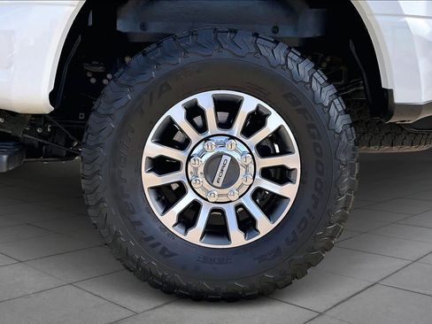 Used 2020 Ford F250 Lariat w/ Lariat Value Package image 11