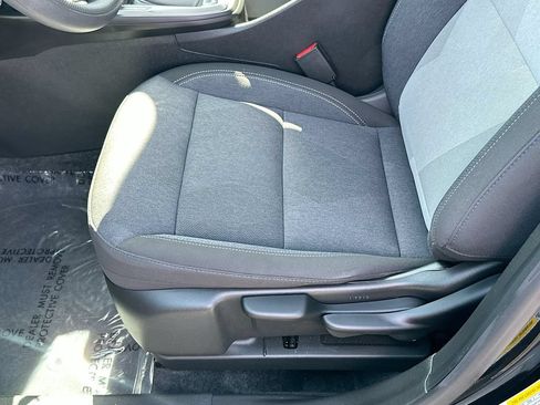 Used 2024 Chevrolet Trax LS w/ LS Convenience Package FWD image 18