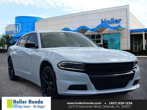 Used 2019 Dodge Charger SXT w/ Blacktop Package RWD image 1