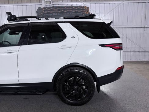 Used 2020 Land Rover Discovery HSE image 11