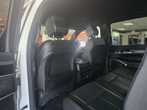 Used 2023 Jeep Wagoneer L Series III RWD image 11