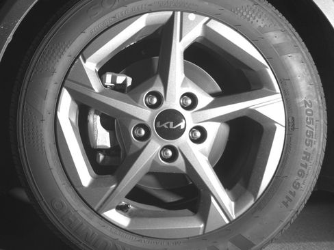 Used 2025 Kia K4 LXS image 12