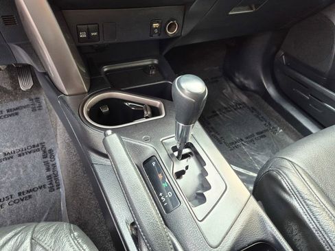 Used 2017 Toyota RAV4 LE w/ Carpet Mat Package image 27