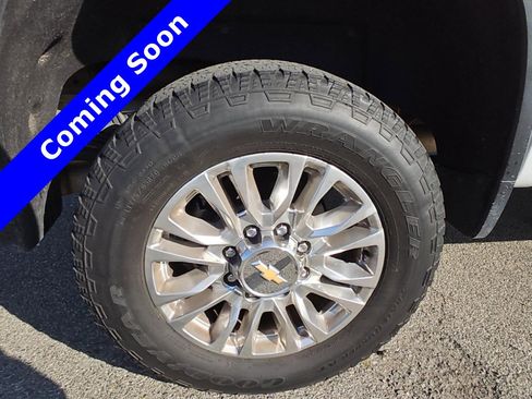 Used 2022 Chevrolet Silverado 2500 High Country w/ Z71 Off-Road Package image 3