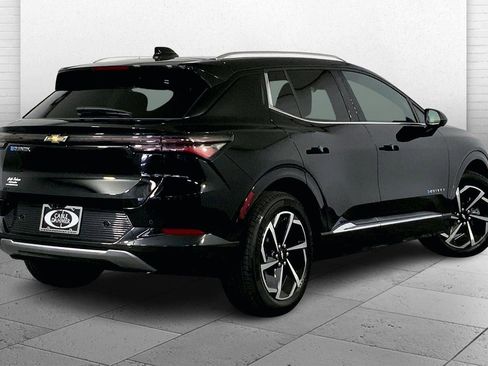 Used 2025 Chevrolet Equinox EV LT image 13