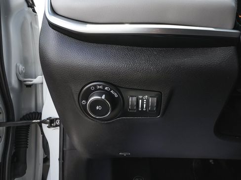 Used 2025 Jeep Compass Limited AWD/4WD image 17